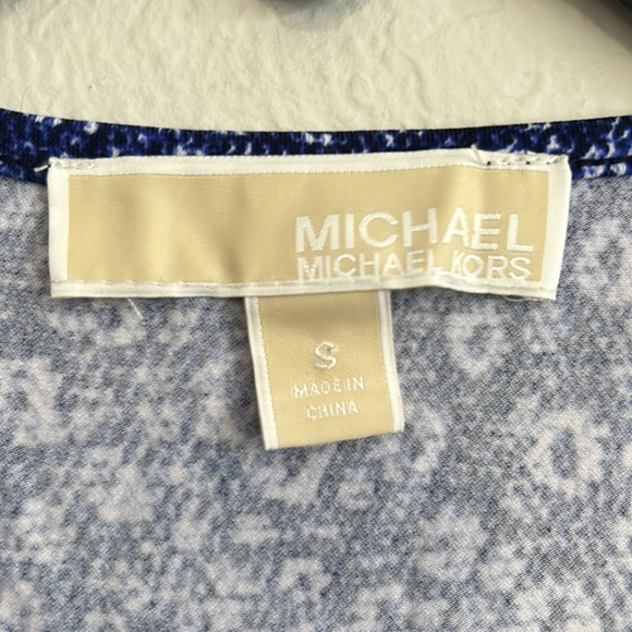 Classy blouse - work or play! - Picture 3 of 6